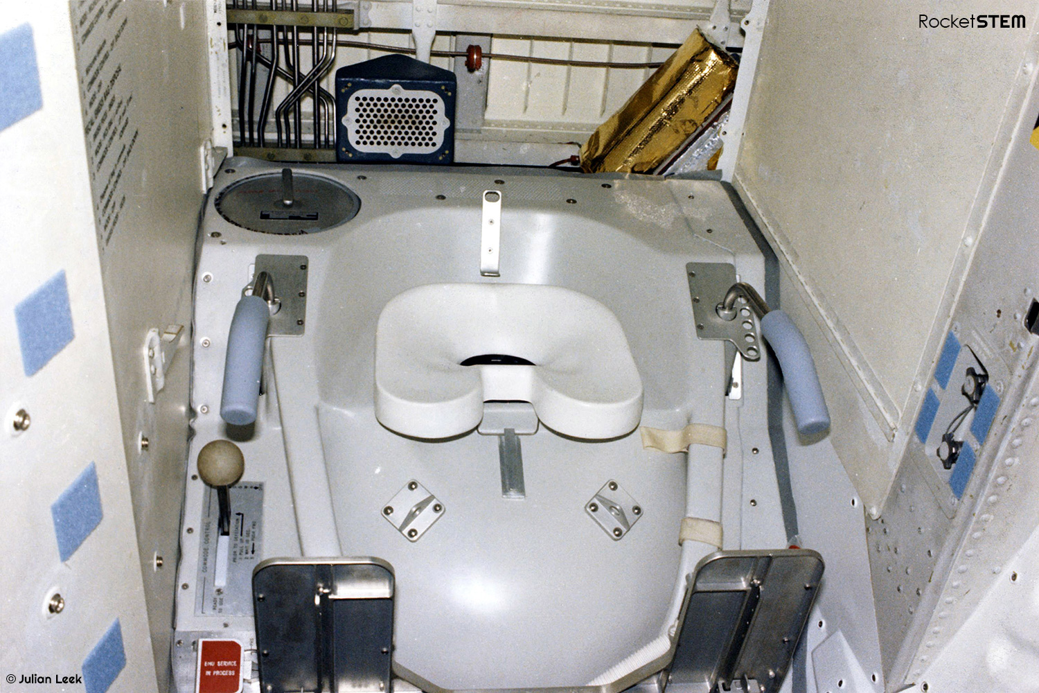 space-toilet-zSTS7-19830500_S83-32562